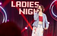Ladies Night – ARD/WDR LADIES NIGHT, "Kabarettistischer Abend mit reiner Frauenbesetzung aus dem Gloria-Theater Köln" Uhr im ERSTEN. Zu Gast bei Lisa Feller: Lu Komma Klar.