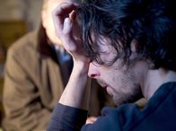 Mankells Wallander – Stefan Lindman (Ola Rapace) wird von seinem Chef vom Dienst suspendiert.