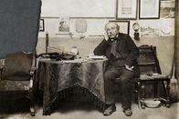 Der Maler Henri Rousseau oder Die Geburt der Moderne – Der Maler Henri Rousseau in seinem Pariser Atelier in der Rue Perrel.