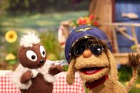 Unser Sandmännchen – Moppi muss als verkleideter Pilot herhalten.