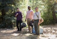 Brooklyn Nine-Nine – (v.l.n.r.) Jake Peralta (Andy Samberg); Terry Jeffords (Terry Crews); Charles Boyle (Joe Lo Truglio)