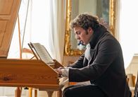 Louis van Beethoven – Beethoven (Anselm Bresgott) möchte mehr sein als ein Klaviervirtuose.