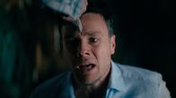 Kommissar Wisting – Andrew Greenwood (Rupert Evans) in der Hand des Entführers.