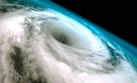 Wunder der Karibik – Die Hurrikan-Saison verwandelt die karibischen Inseln jedes Jahr von Juni bis Ende November von einem Paradies zu einer wahren Hölle. Wie überleben Pflanzen und Tiere diese Urgewalt?