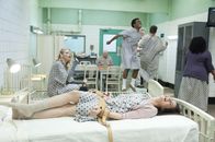 Community – Britta Perry (Gillian Jacobs, oben l.); Annie Edison (Alison Brie, unten); Troy Barnes (Donald Glover, oben r.)
