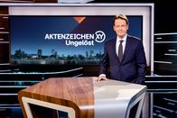 Aktenzeichen XY ... ungelöst – Moderator Rudi Cerne im Studio.