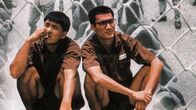 Prison on Fire 1 – v.li.: 41671 / Chung Tin Ching (Chow Yun-Fat), Lo Ka Yiu / 51910 (Tony Ka Fai Leung)