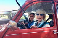 Krause kommt! – Dagmar Koller und Pierre M. Krause auf einer Spritztour entlang der portugiesischen Küste.