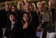 Modern Family – Vorne, l-r: Luke Dunphy (Nolan Gould), Haley Dunphy (Sarah Hyland)