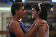 The Breakfast Club – Am Ende des Tages kommt es zu unerwarteten Annäherungen zwischen Andy (Emilio Estevez) und der völlig neu aufgeblühten Allison (Ally Sheedy).
