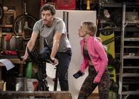 B Positive – Drew Dunbar (Thomas Middleditch, l.); Gina Dabrowski (Annaleigh Ashford, r.)