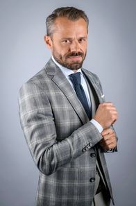 Sturm der Liebe – ARD PROGRAMMDIREKTION STURM DER LIEBE, montags bis freitags um 15.10 Uhr im Ersten. Neu im Haupcast der 17. Staffel "Sturm der Liebe": Sven Waasner übernimmt ab Folge 3493 (voraussichtlicher Sendetermin: 18. November 2020) die Rolle des Erik Vogt.