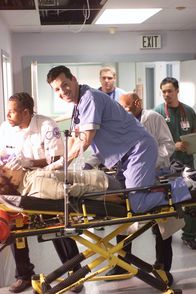 Scrubs - Die Anfänger – Für J.D. ist es nicht leicht, als der neue Assistenzarzt Nick (Sean Hayes, M.) im Krankenhaus auftaucht, denn er ist schon bald viel beliebter und sieht auch noch wesentlich besser aus als er ...