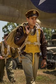 Catch-22 – Yossarian (Christopher Abbott)