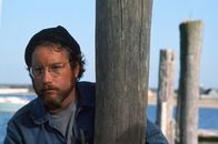 Der weiße Hai – Meeresbiologe Matt Hooper (Richard Dreyfuss) glaubt an die Existenz des Hais und plädiert dafür, die Strände zu schließen.