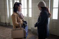 Elementary – Watsons (Lucy Liu, r.) Mutter Mary (Freda Foh Shen, l.) findet heraus, dass Joans Bruder seine Frau betrügt ...