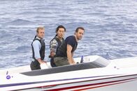 Hawaii Five-0 – Danny (Scott Caan, l.) und Chin (Daniel Dae Kim, M.) versuchen alles, um Steves (Alex O'Loughlin, r.) Unschuld zu beweisen ...