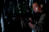 Enemies Closer - Gefährlich nah – Um eine Chance gegen das Drogenkartell zu haben, müssen sich die Erzfeinde Clay (Orlando Jones) und Henry zusammen tun.