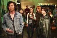 The Middle – v.l.n.r. Daniela Bobadilla, Gia Mantegna, Galadriel Stineman und Katlin Mastandrea) trifft. Unterdessen kauft sich Brick eine alte Mikrofiche-Maschine ...