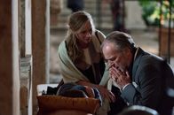 Süßer Rausch – Karl (Sven-Eric Bechtolf) und Dorothea (Susanne Wuest) verbindet ein dunkles Geheimnis.