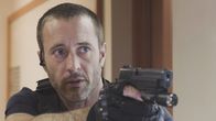 Hawaii Five-0 – Steve McGarrett (Alex O'Loughlin) muss hart durchgreifen um Unschuldige zu schützen. Wird die Situation eskalieren?