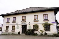 Hoagascht – Tostmann Trachten in Seewalchen am Attersee, während ServusTV’s Hoagascht AT „Mein Leben – Gexi Tostmann und Lutz Maurer“ in Seewalchen am Attersee, Oberösterreich, Österreich am 17.03.2025