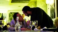 Gomorrha – Contes Handlanger O'Mulatto (Luca Gallone) hat es gewagt, sich über den Transvestiten Nina lustig zu machen. Conte (Marco Palvetti) nimmt blutige Rache.
