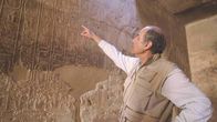 Mythos Ramses II. – Die Königsliste von Abydos. Sethos reiht sich in die Riege der rechtmäßigen Herrscher Ägyptens ein und legitimiert so zugleich die künftige Herrschaft seines Sohnes Ramses.