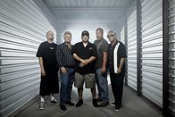 Storage Wars - Die Geschäftemacher – (1. Staffel) - (v.l.n.r.) Jarrod Schulz; Dan Dotson; Dave Hester; Darrell Sheets; Barry Weiss