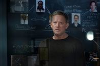 Mord auf Shetland – ARD Degeto MORD AUF SHETLAND - DER TOD WARTET, "Shetland - Series 4 (Episode 3 - 4)" Uhr im ERSTEN. Vier Todesopfer und eine Entführung: Shetland-Ermittler Jimmy Perez (Douglas Henshall) steht unter Druck. - Motiv Folge 4 -