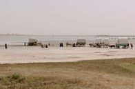Blood River – Wegen eines kaputten Wagenrads muss der Treck einige Tage lagern.