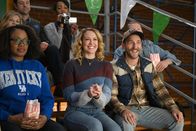 Perfect Harmony – Ginny (Anna Camp, Mitte); Wayne (Will Greenberg, r.)
