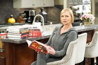 Mom – Jill (Jaime Pressly)