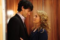 Sturm der Liebe – Moritz (Daniel Fünffrock, l.); Kristin (Nina Schmieder, r.)