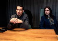 Blindspot – Max van Veeren (Klaus Steinbacher) stößt, bei einem weiteren Treffen mit den Investoren, gegen den Willen von Saskia Blankenstein (Felicitas Woll) vor und bietet ungefragt seine Hilfe an. Damit scheint die Geduld seiner Kollegen endgültig ausgereizt zu sein.