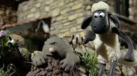 Shaun das Schaf – Was ist das? Ein seltsamer, etwas grimmiger Kerl krabbelt aus dem Boden.