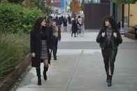 Charmed – Mel Vera (Melonie Diaz, l.); Maggie Vera (Sarah Jeffery, r.)