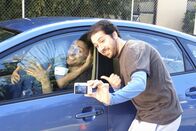 Scrubs - Die Anfänger – Peinliche Situation: Elliot (Sarah Chalke, l.) und J.D. (Zach Braff, M.) ...