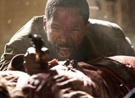 Django Unchained – Schon bald ist Django (Jamie Foxx) ein gefürchteter Kopfgeldjäger, der den bösen Buben das Leben verdammt schwer macht. Doch noch immer will er eigentlich nur eines: Seine Ehefrau Broomhilda finden, von der er allerdings keine Ahnung hat, wo sie mittlerweile ist ...
