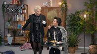 Wohnzimmer-Comedy - Mit Dui do on de Sell – Der Abend beginnt - wie könnte es anders sein - mit "Dinner for 2". Doris (Doris Reichenauer) und Petra (Petra Binder) spielen den berühmten Sketch auf ihre ganz persönliche Art. v.li.: Doris (Doris Reichenauer) und Petra (Petra Binder).