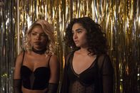 Star – Alexandra (Ryan Destiny, l.); Simone (Brittany O'Grady, r.)