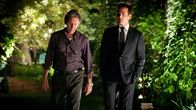 Suits – Sein früherer Mentor wird zur Bedrohung: Harvey (Gabriel Macht, r.) begegnet überraschend Cameron Dennis (Gary Cole, l.), der sich wegen mutmaßlicher Beweismanipulation vor Gericht verantworten muss. Die Vergangenheit droht Harvey nun einzuholen.