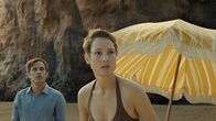 Old – Guy (Gael García Bernal), Prisca (Vicky Krieps)