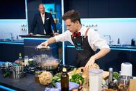The Taste – Titel: The Taste; Staffel: 10; Folge: 9; Person: Frank Rosin; Tobi; Copyright: SAT.1/Jens Hartmann; Fotograf: Jens Hartmann; Bildredakteur: Laura Stephan; Dateiname: 2527101.jpg; Rechtehinweis: Dieses Bild darf bis eine Woche nach Ausstrahlung honorarfrei fuer redaktionelle Zwecke und nur im Rahmen der Programmankuendigung verwendet werden. Spaetere Veroeffentlichungen sind nur nach Ruecksprache und ausdruecklicher Genehmigung der Seven.One Entertainment Group GmbH moeglich. Nicht fuer EPG! Verwendung nur mit vollstaendigem Copyrightvermerk. Das Foto darf nicht veraendert, bearbeitet und nur im Ganzen verwendet werden. Es darf nicht archiviert werden. Es darf nicht an Dritte weitergeleitet werden. Aneinanderreihung/Zusammenlegung/Kopplung von Bildern zum Zweck der Erstellung von Slide-Shows o.ä. nicht gestattet; Verbindung/Einfügen/Anfügen von Werbung nicht gestattet. Bei Fragen: foto@seven.one Voraussetzung fuer die Verwendung dieser Programmdaten ist die Zustimmung zu den Allgemeinen Geschaeftsbedingungen der Presselounges der Sender der Seven.One Entertainment Group GmbH.