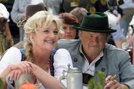 Mord in bester Gesellschaft – Saskia Vester (Moni), Michael Brandner (Gustl Wildgruber).