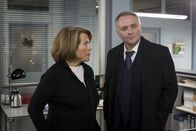 Wilsberg – Kommissarin Anna Springer (Rita Russek) glaubt dem selbstgefälligen Richter Hartmut Rudolph (Bernhard Schir) kein Wort.