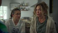 Rock Islands Rätsel – v.li.: Meesha Rai (Inessa Tan), Raquel Newman (Annabelle Stephenson)