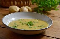 Zu Tisch ... – Auch Kartoffelsuppe gehört in Sachsen zum Weihnachtsfest dazu.
