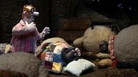 Shaun das Schaf – Wohin? Der Farmer hat sich ausgesperrt und sucht einen Schlafplatz im warmen Schafstall.