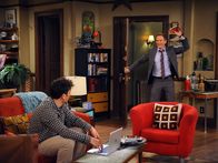 How I Met Your Mother – Während Barney (Neil Patrick Harris, r.) es sich zur Aufgabe macht, etwas Privates über Marshall und Lily herauszufinden, beendet Robin ihre Beziehung zu Kevin, was Ted (Josh Radnor, l.) dazu bringt, ihr seine wahren Gefühle zu gestehen ...